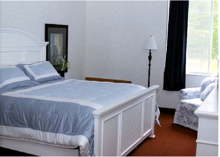 Bayside Hotel (Bayside Inn, The Surf) - From Web Listing (newer photo)